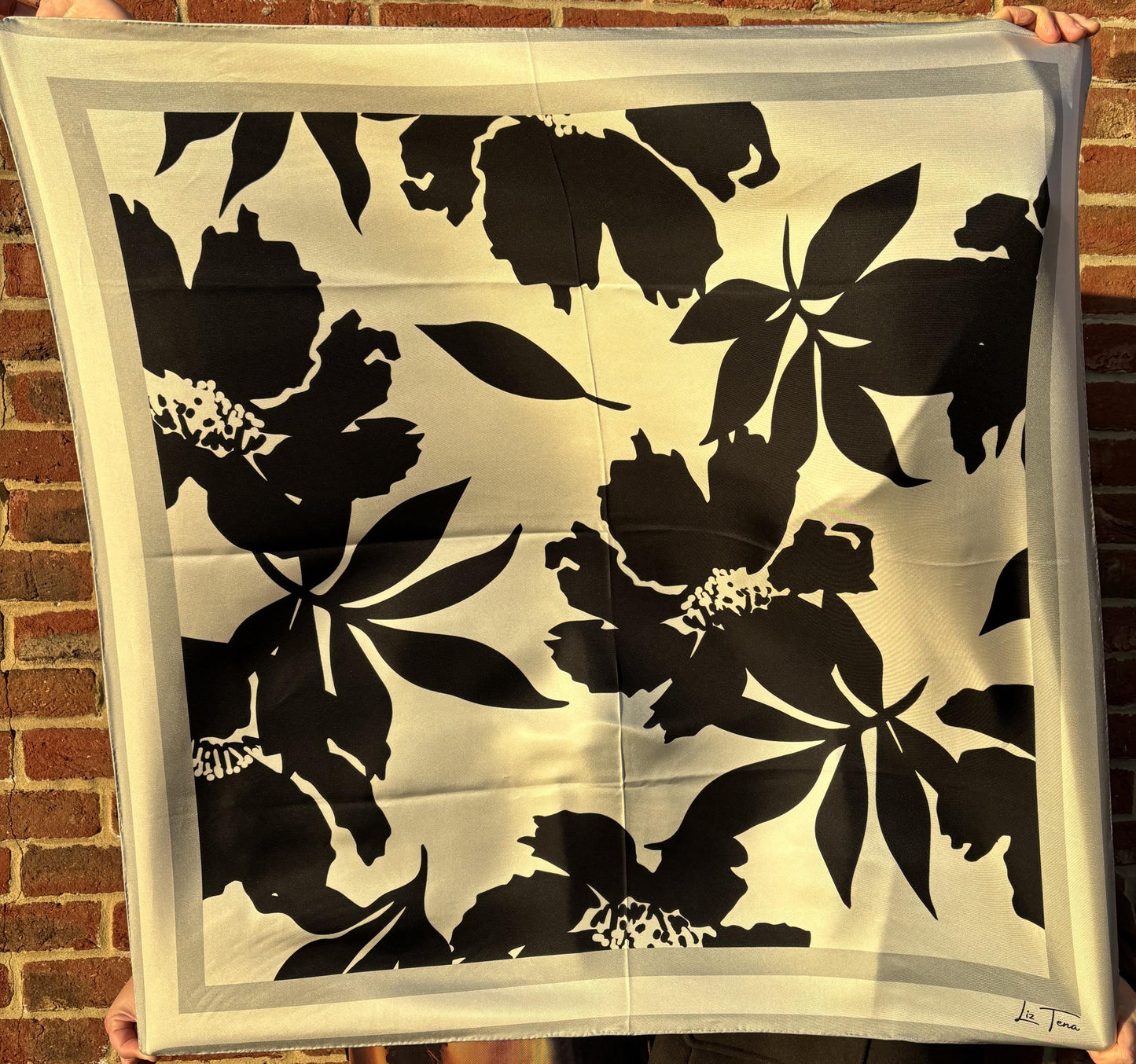 Gigi Black and White scarf