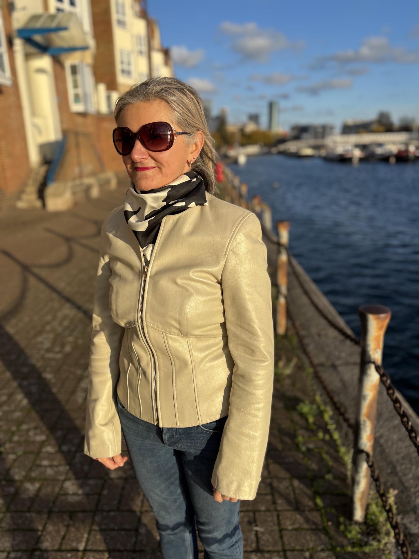 Gigi Black and White scarf